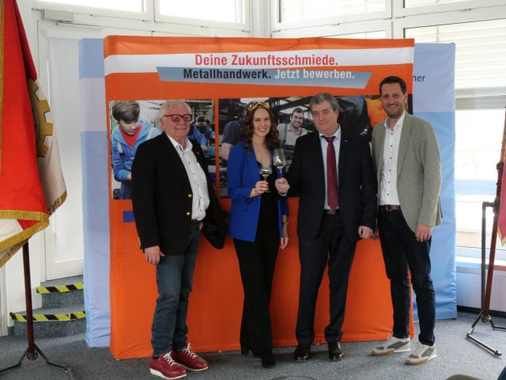 Fränkische Weinkönigin Angelina Seiler bei der Freisprechungsfeier in Würzburg